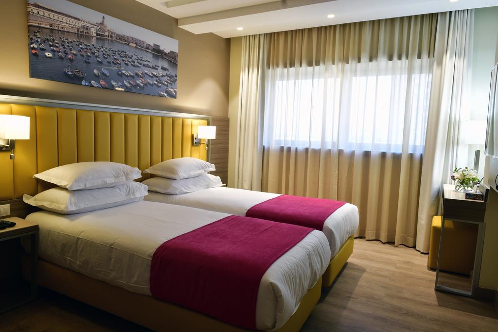 photo Naya Hotel Bab Ezzouar (Ex Tulip Inn)