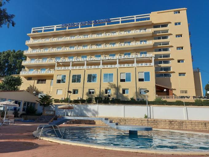 RYM EL DJAMIL